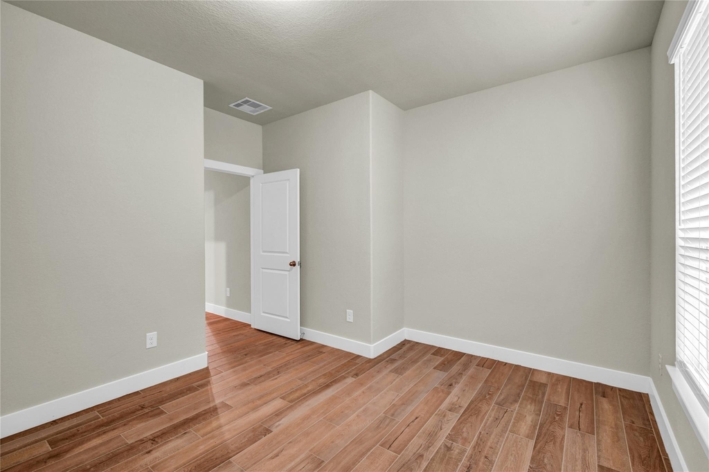 411 S Amherst Drive - Photo 23