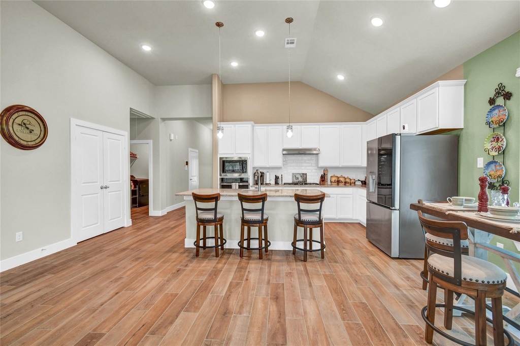 411 S Amherst Drive - Photo 11