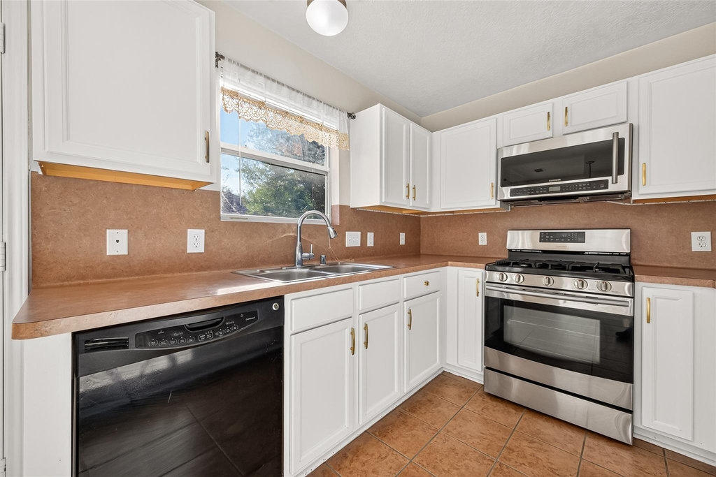 4718 Cypress Dawn Lane - Photo 10