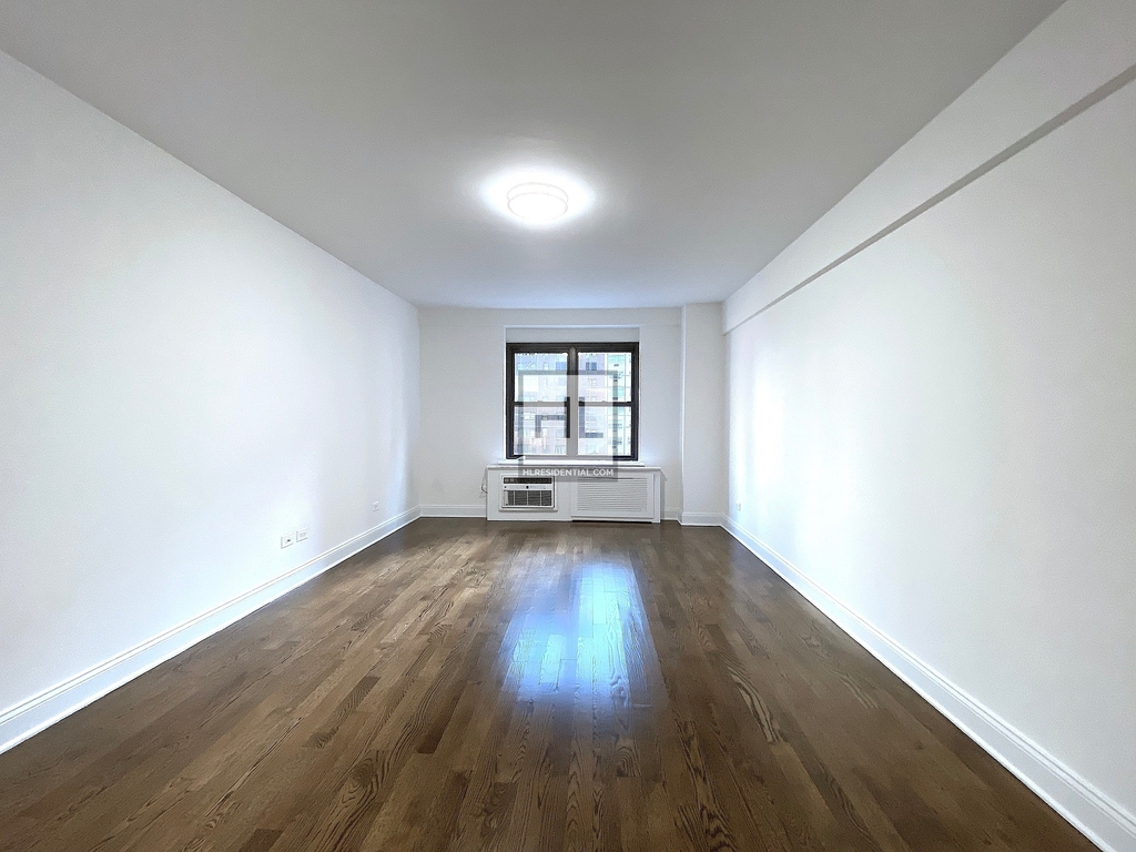 East 57th Street - Photo 6