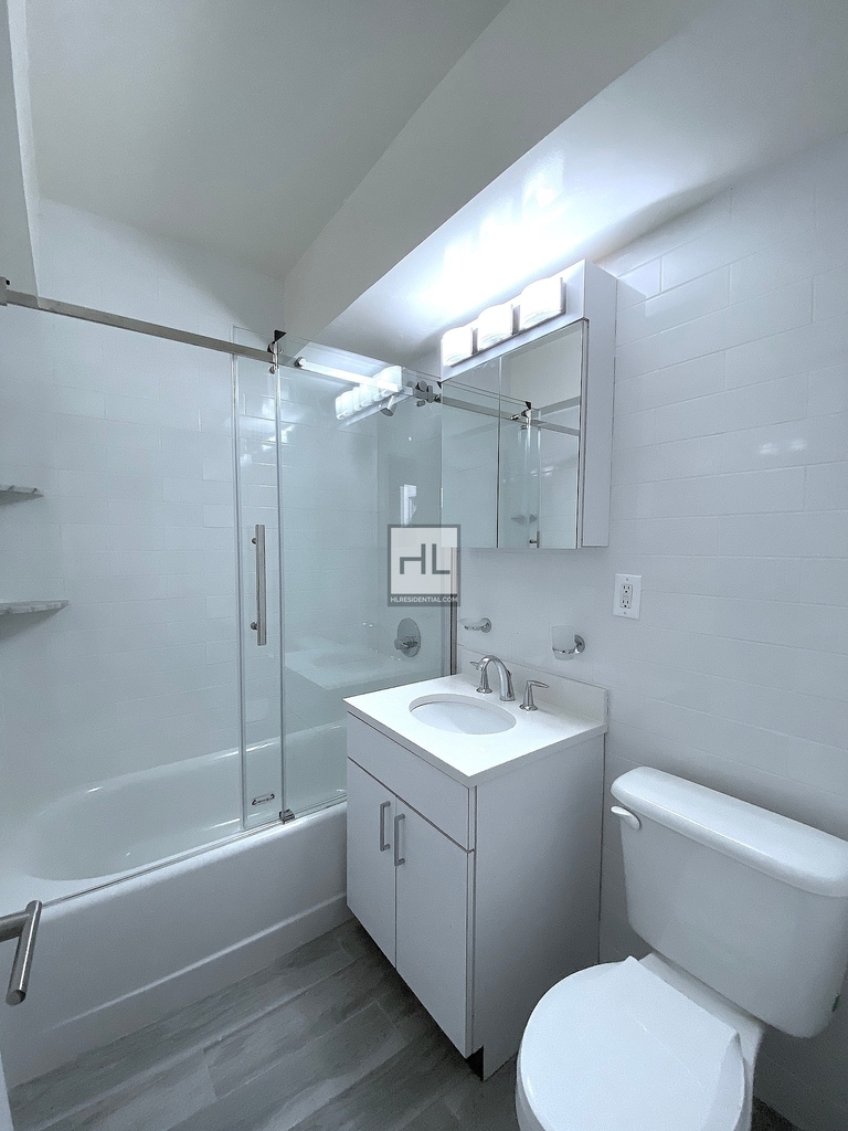 East 57th Street - Photo 5