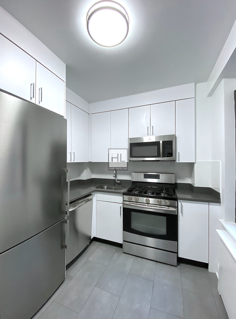 East 57th Street - Photo 2