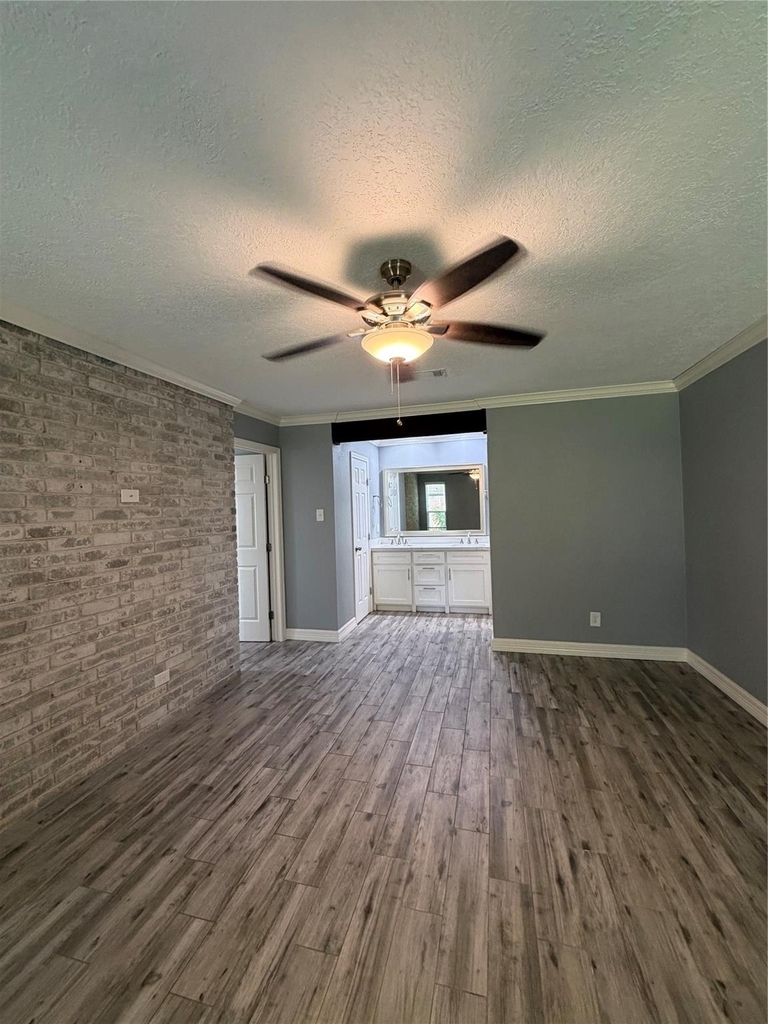 16215 Parksley Drive - Photo 2