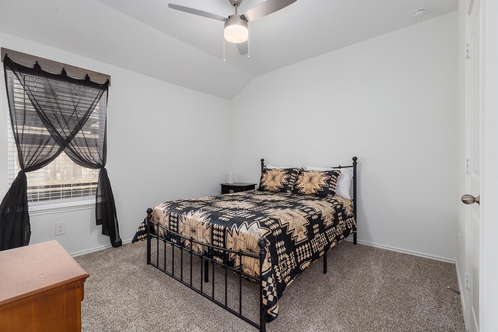 933 Neches Lane - Photo 15