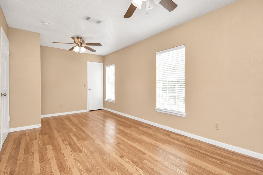 2822 Great Lakes Avenue - Photo 32