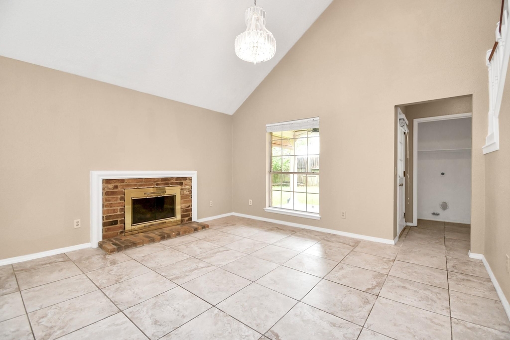 2822 Great Lakes Avenue - Photo 4