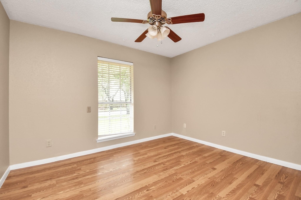 2822 Great Lakes Avenue - Photo 10