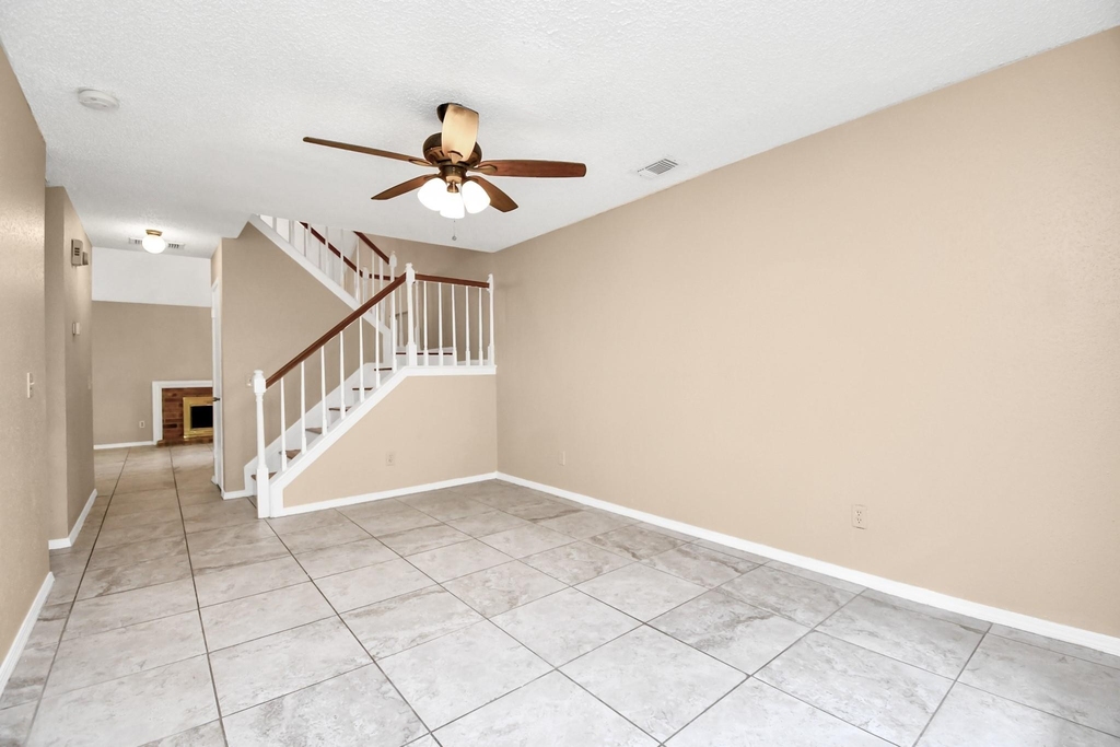 2822 Great Lakes Avenue - Photo 2