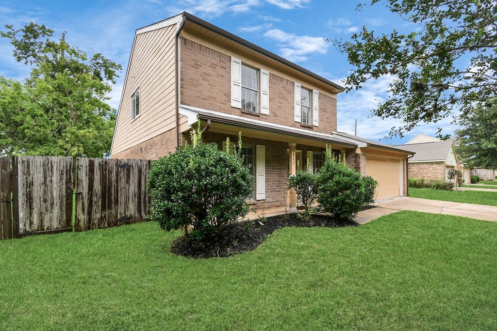 2822 Great Lakes Avenue - Photo 7