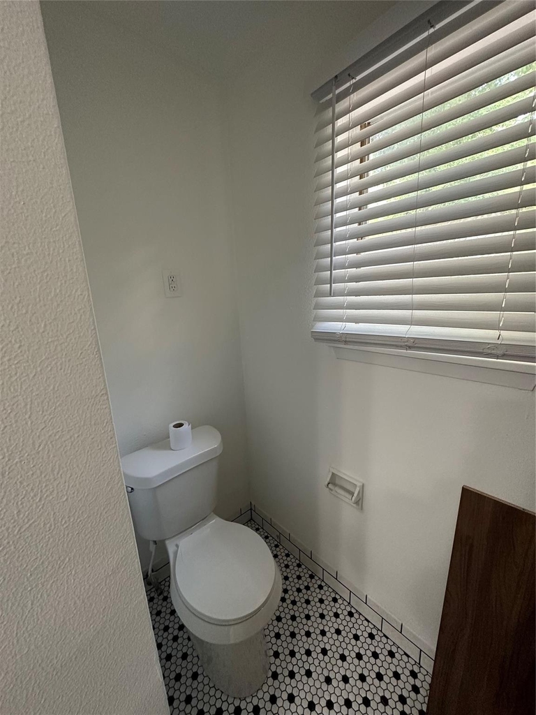 1906 Binz Street - Photo 3