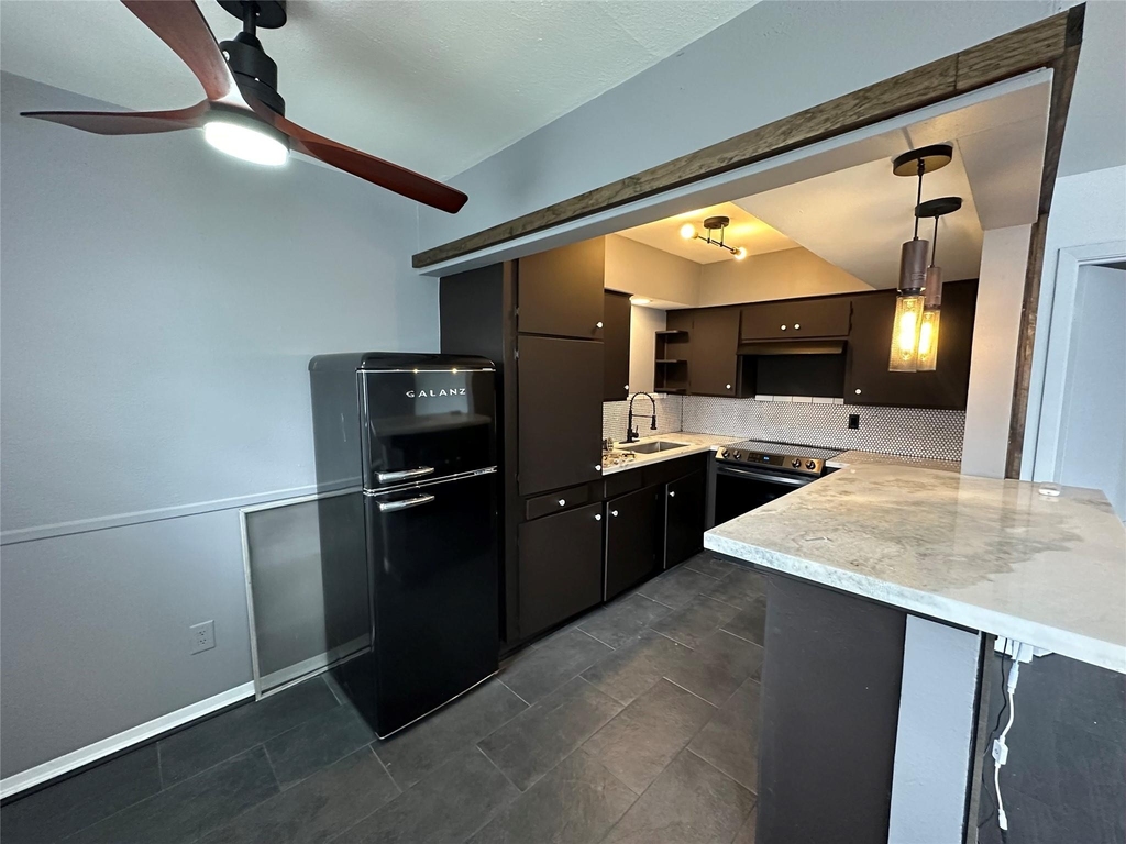 1906 Binz Street - Photo 10