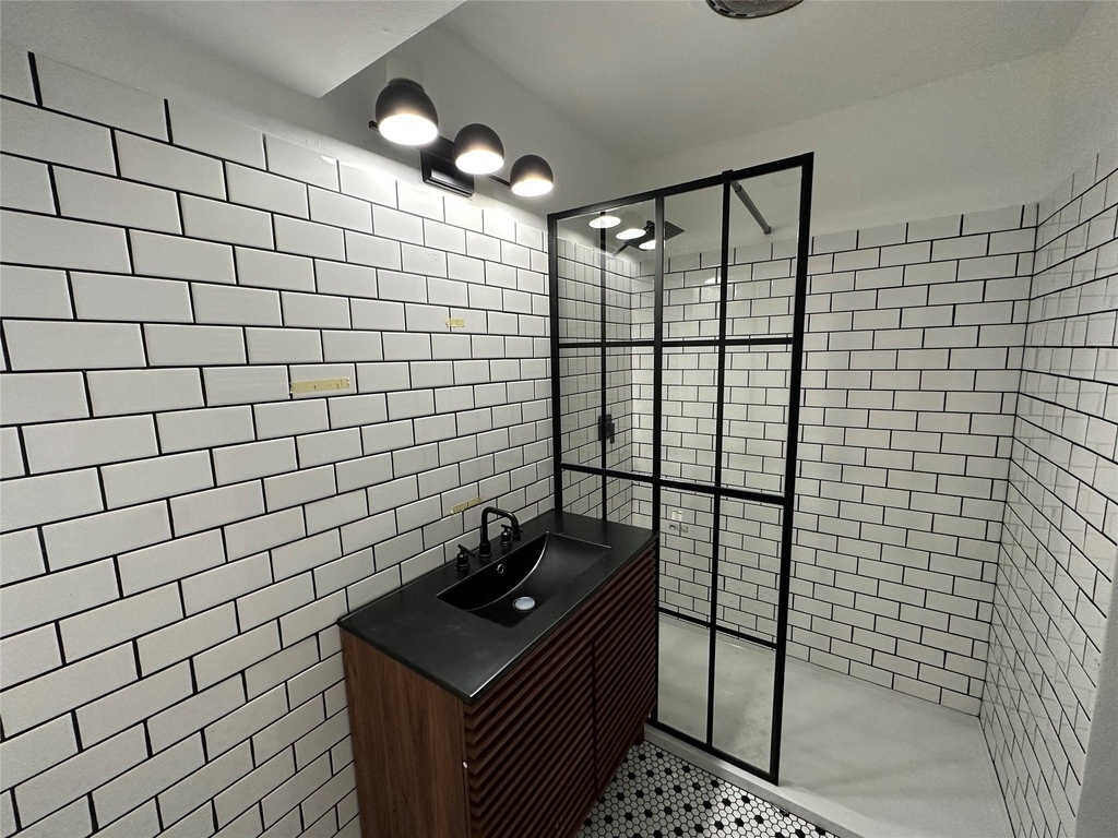 1906 Binz Street - Photo 4