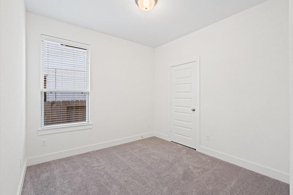 325 Mallorn Lane - Photo 16