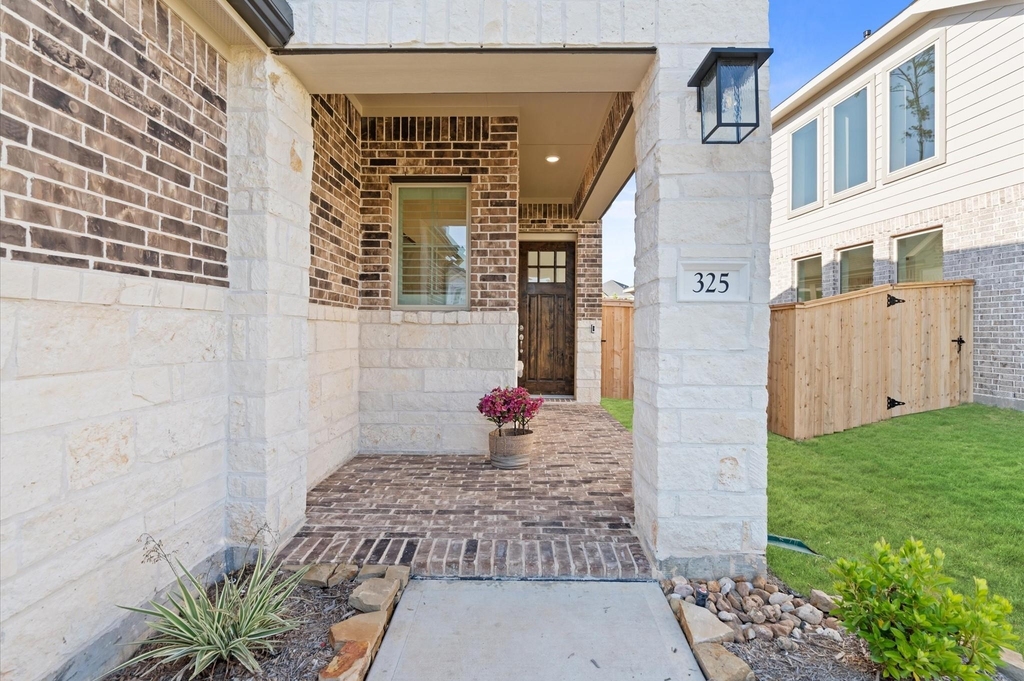 325 Mallorn Lane - Photo 3