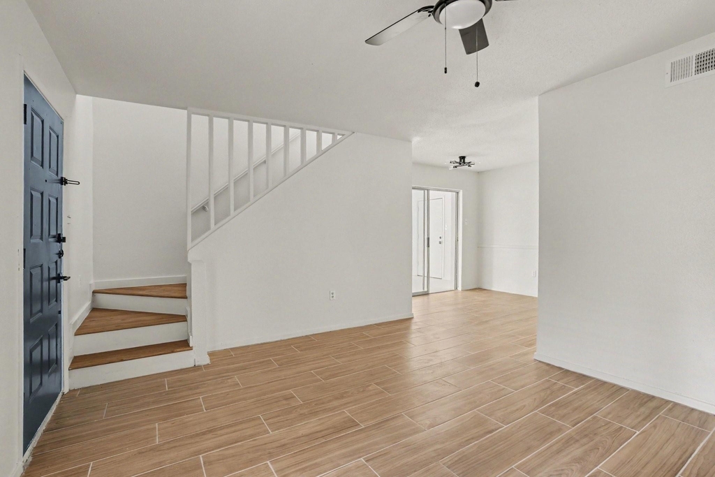 2119 Barr Street - Photo 2