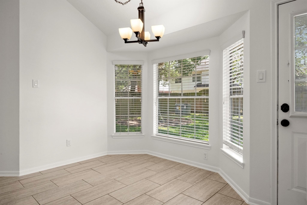 16014 Lakestone Drive - Photo 9