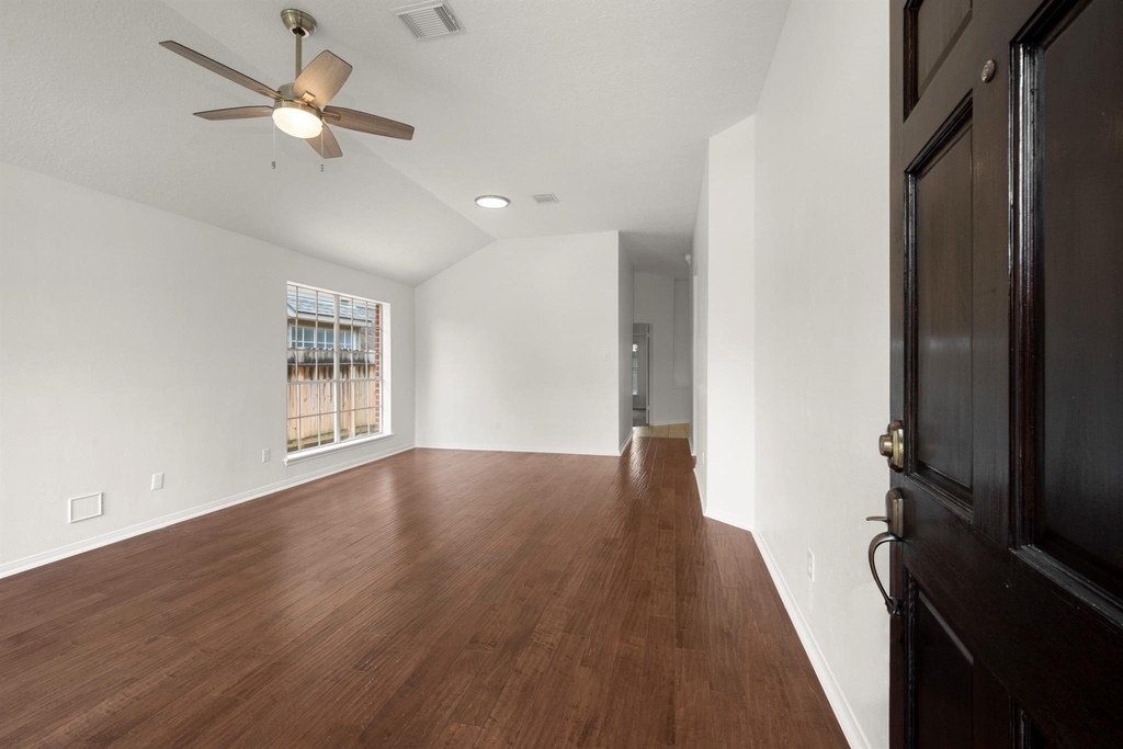 16014 Lakestone Drive - Photo 2