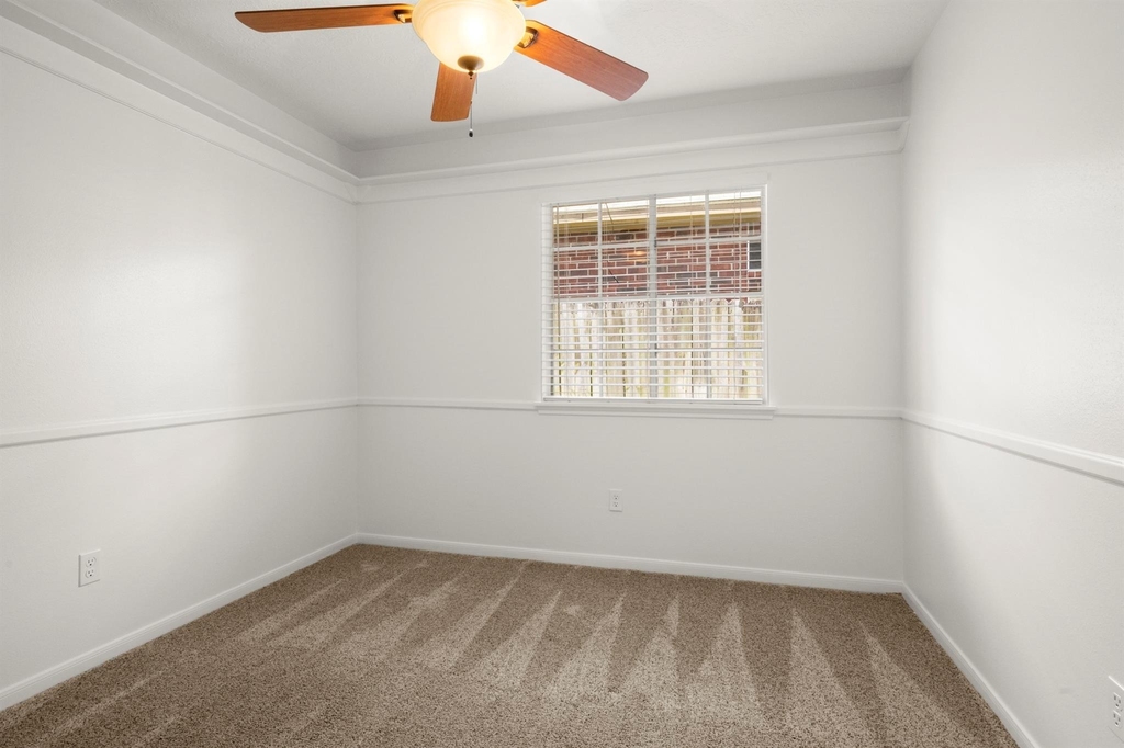 16014 Lakestone Drive - Photo 18