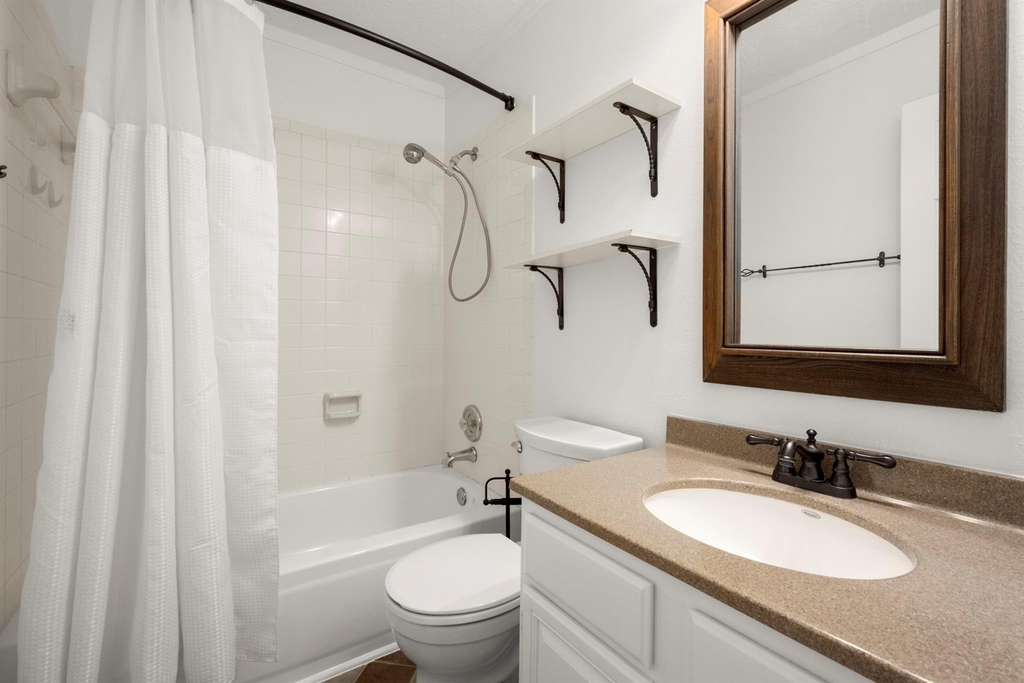 16014 Lakestone Drive - Photo 19
