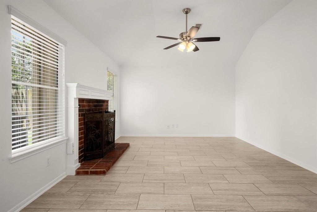 16014 Lakestone Drive - Photo 11