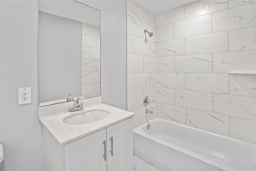 1803 Oak Street - Photo 4