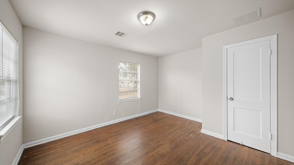 5530 Shamrock Street - Photo 9