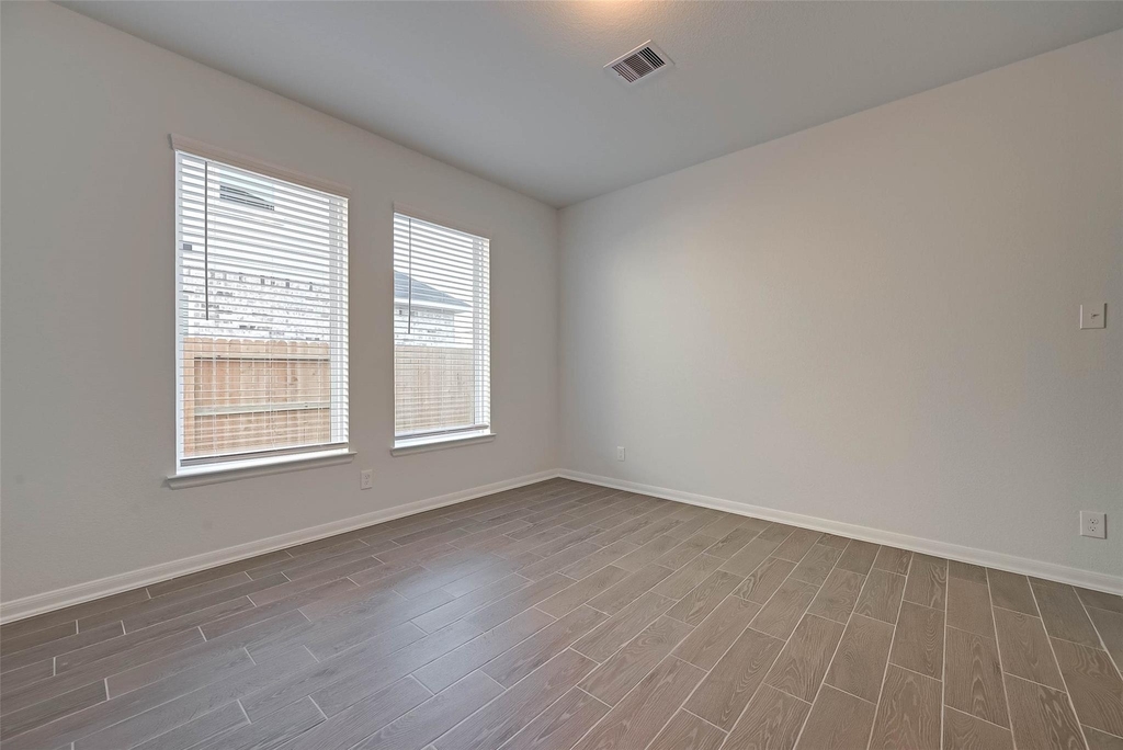 939 Summer Village Way - Photo 19