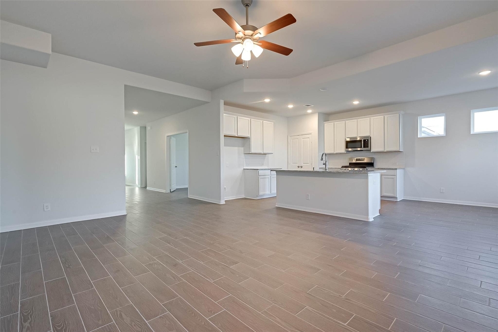 939 Summer Village Way - Photo 11