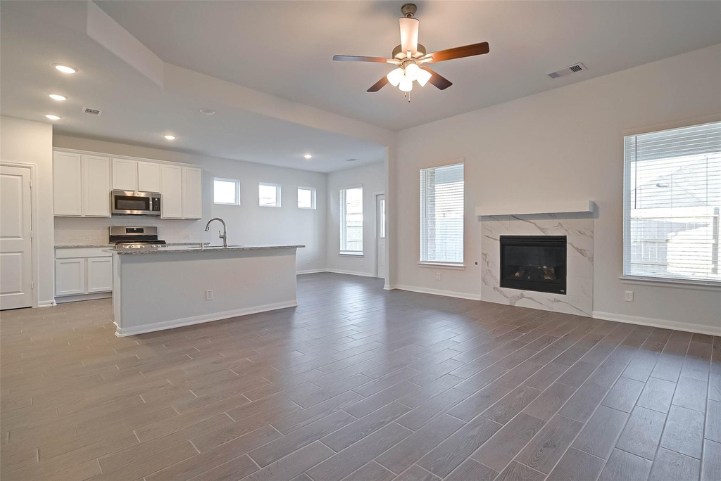 939 Summer Village Way - Photo 10
