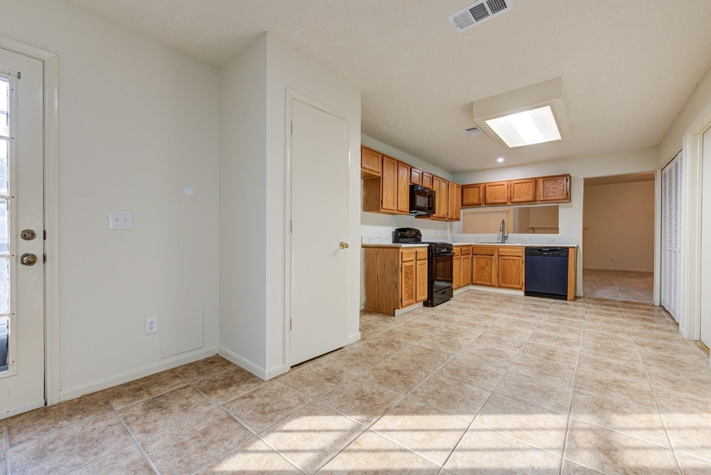 18063 Golden Ridge Drive - Photo 4