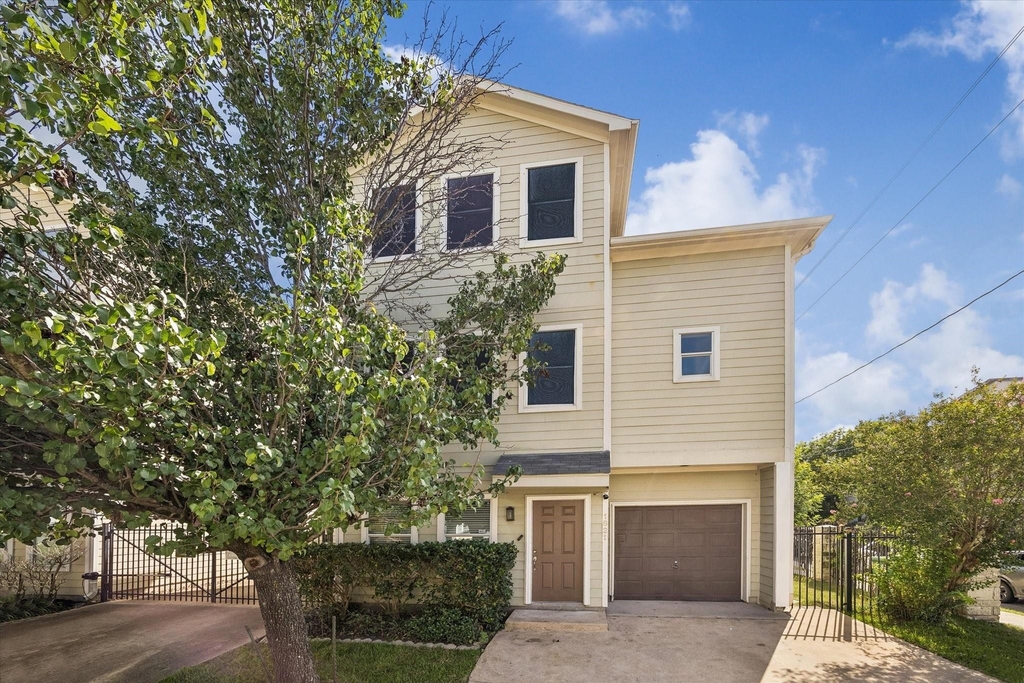 1821 Lewis Street - Photo 0