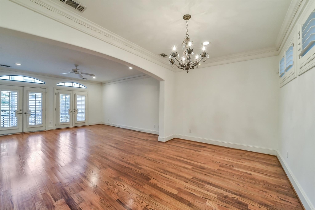 1916 W Bell Street - Photo 3