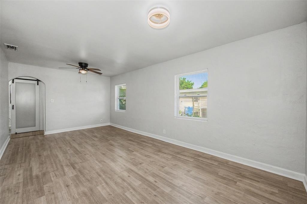 1001 Queen Street S - Photo 4