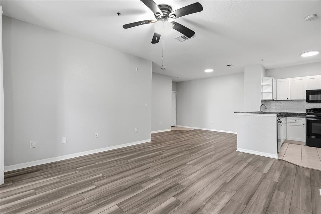 5511 Legacy Crescent Place - Photo 5