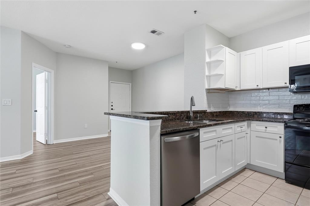 5511 Legacy Crescent Place - Photo 10