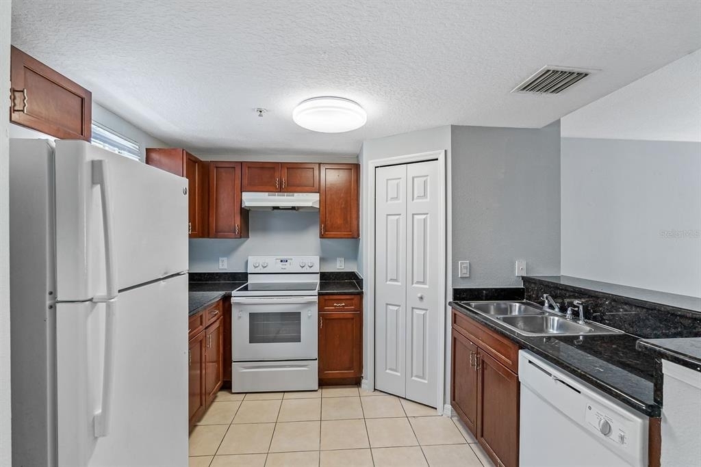 5721 Las Ventanas Drive - Photo 3