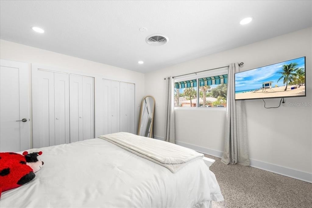 1019 Mandalay Avenue - Photo 19