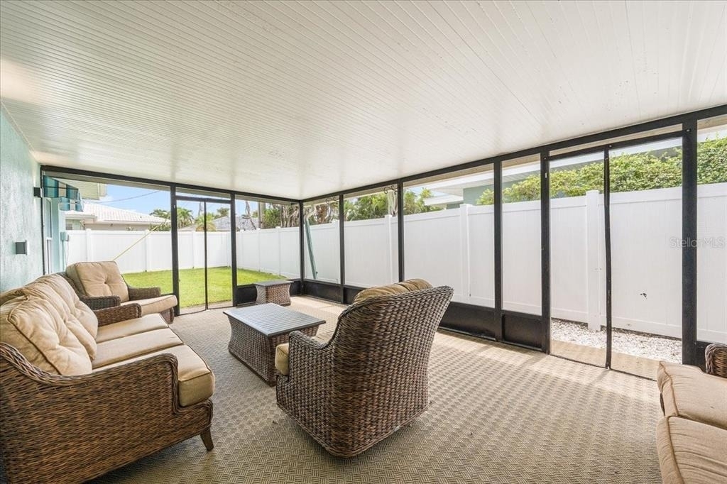 1019 Mandalay Avenue - Photo 36