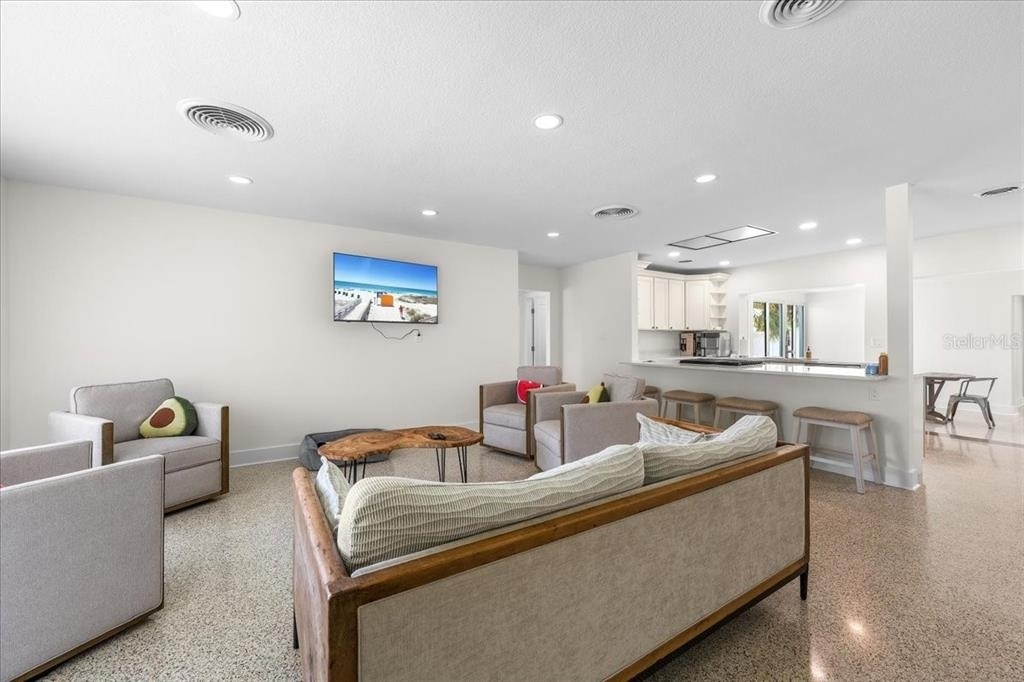 1019 Mandalay Avenue - Photo 4