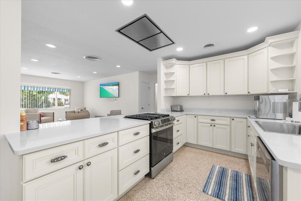 1019 Mandalay Avenue - Photo 10