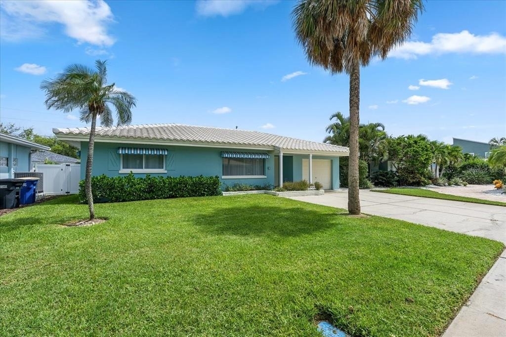1019 Mandalay Avenue - Photo 3