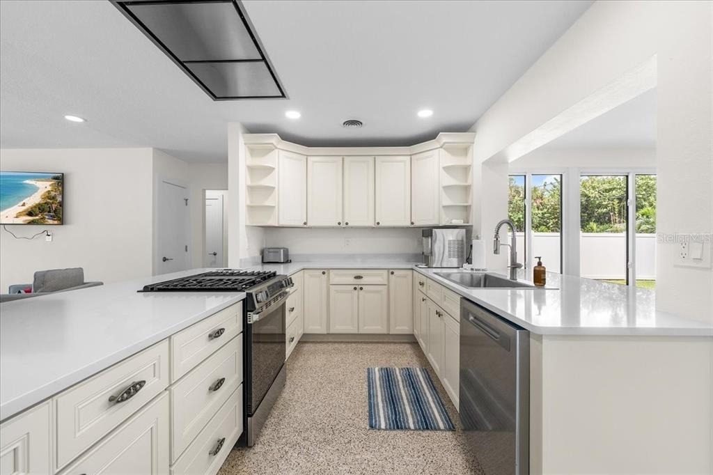 1019 Mandalay Avenue - Photo 9