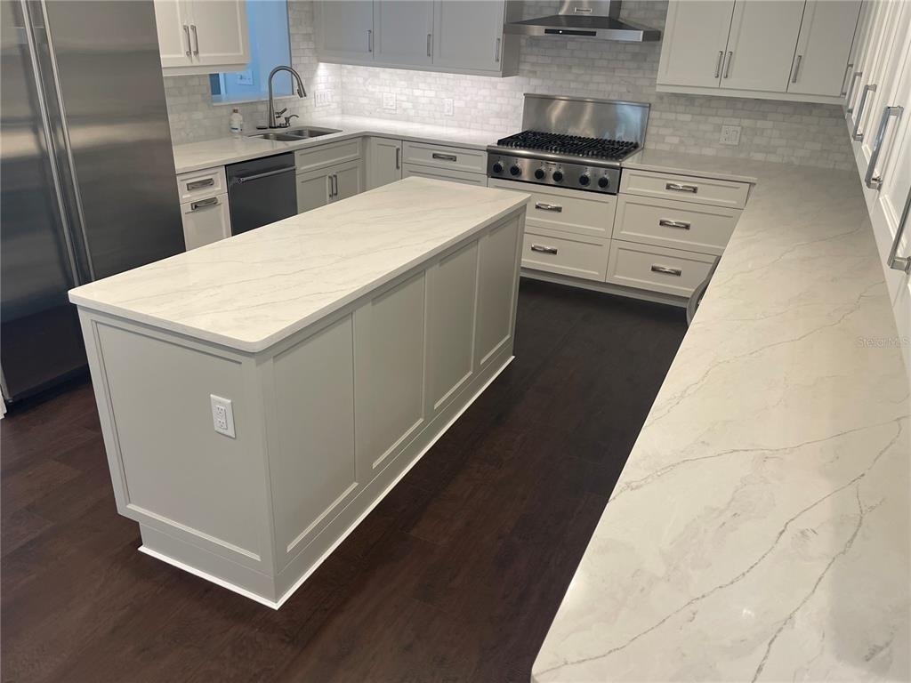633 Bosphorous Avenue - Photo 4