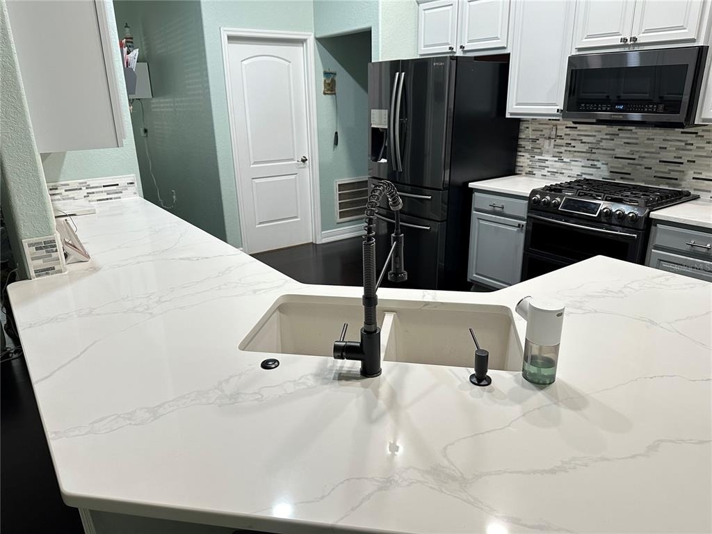 1555 Blue Sky Boulevard - Photo 2
