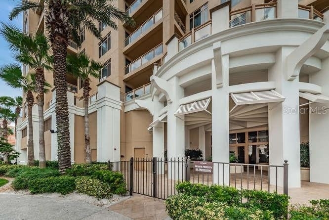 470 Mandalay Avenue - Photo 0