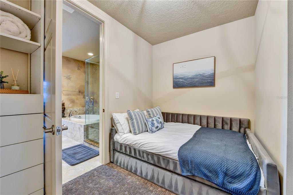 470 Mandalay Avenue - Photo 31