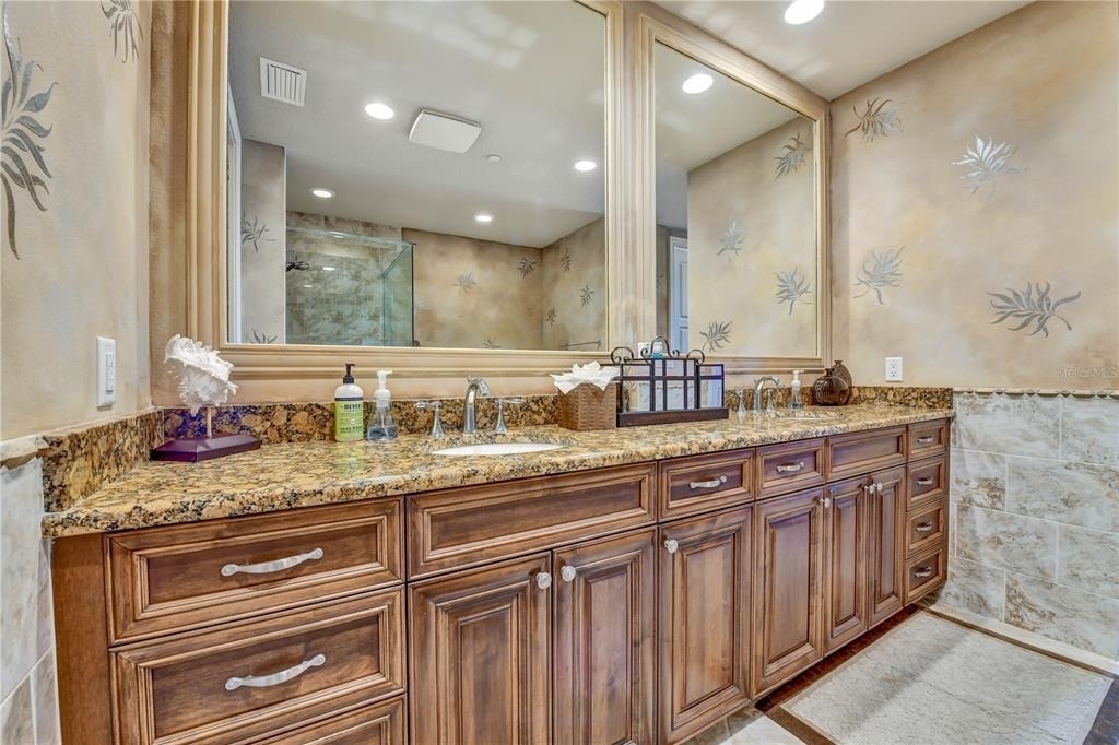 470 Mandalay Avenue - Photo 22