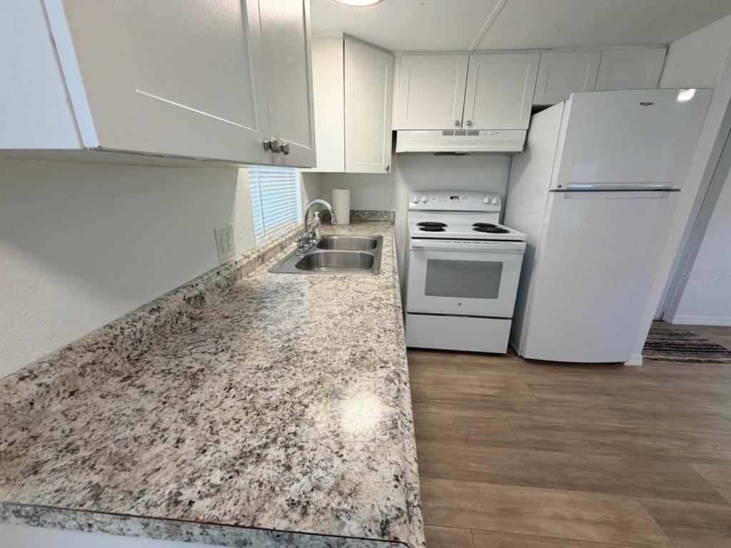 6811 Rochelle Avenue - Photo 1