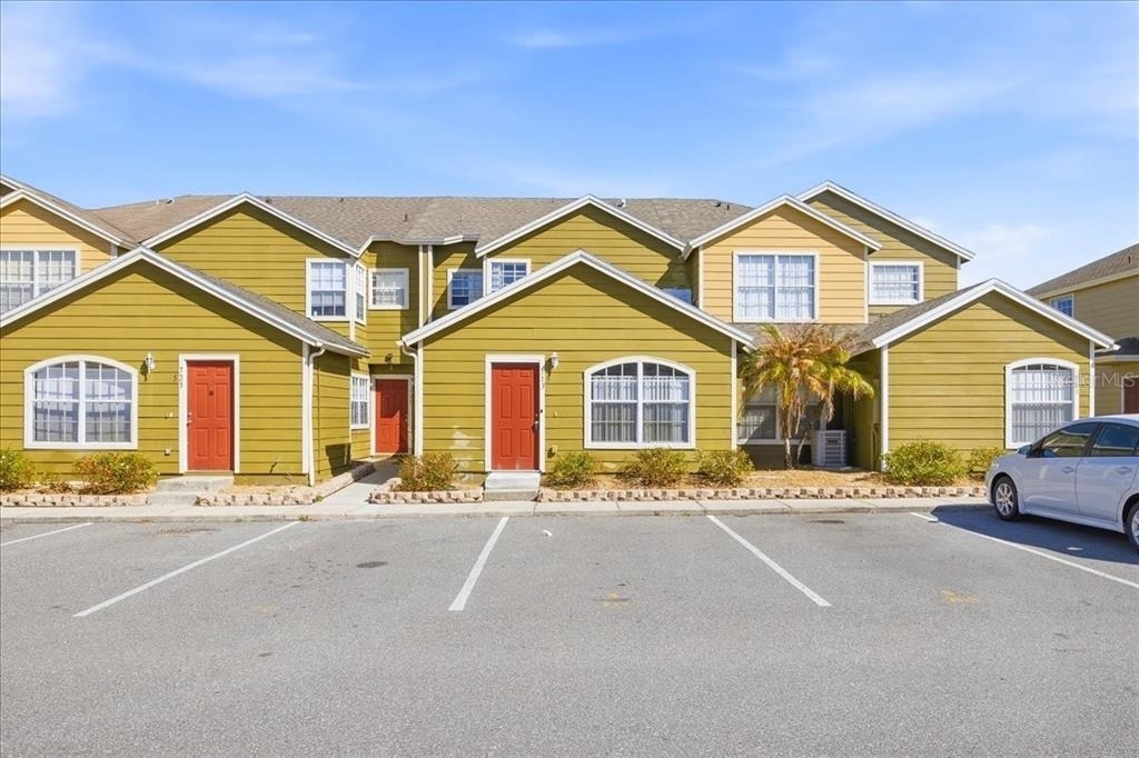 713 Washington Palm Loop - Photo 0