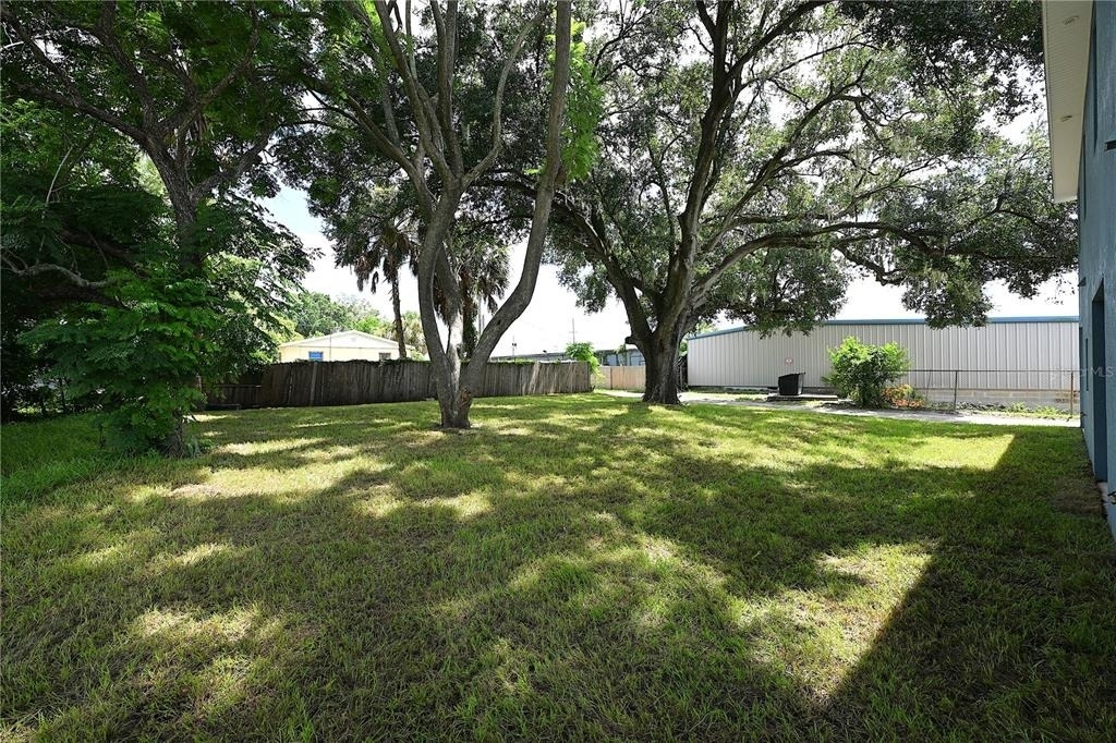 1013 N Brunnell Parkway - Photo 32